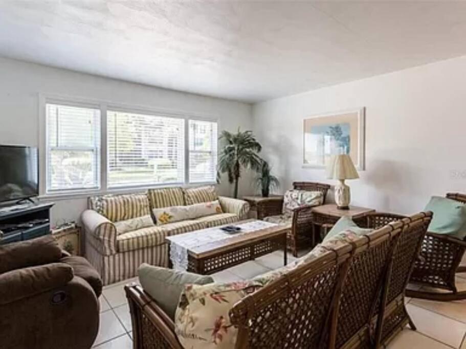Lovely 1 Bedroom Unit Across From Lido Key Beach 사라소타 외부 사진